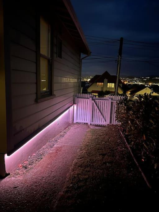 Cosy Coastal In Lyall Bay Wellington